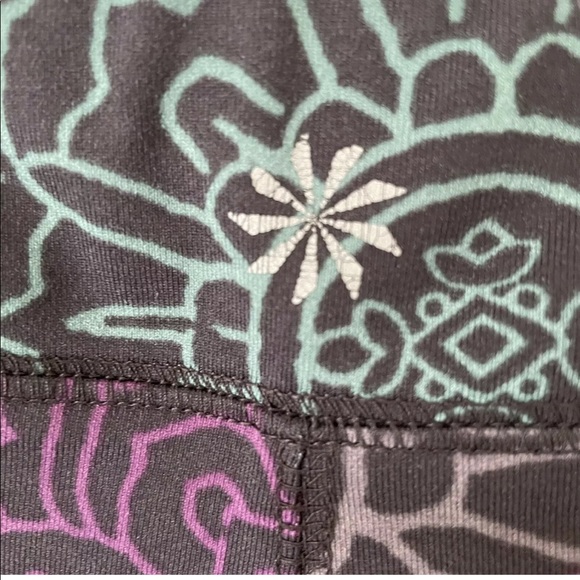 Athleta cropped wide leg yoga pants mandala pattern - Picture 7 of 12